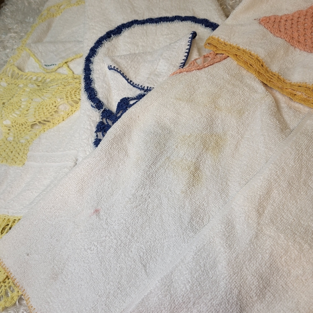 Penny's Decorative Bath Towels, Sea Shell Crochet, Set of 3, Blue Yellow Pink - Picture 4 of 10